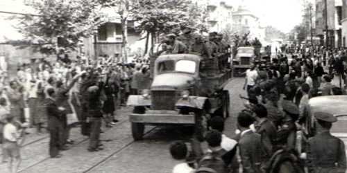 Intrarea Armatei Sovietice în Bucureşti. (Bulevardul Carol) (1944)