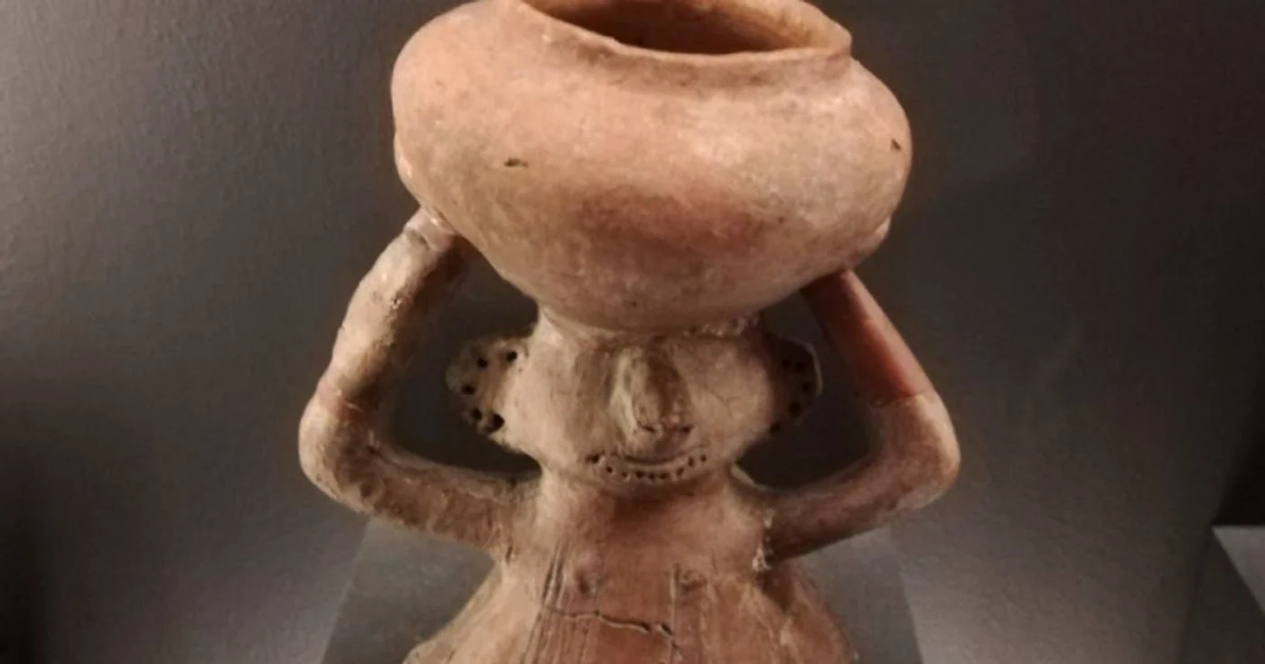 Statueta cu doua Fete Leige Curtius