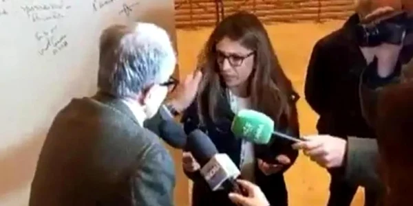 romano prodi trage de par o jurnalista, captura video jpg