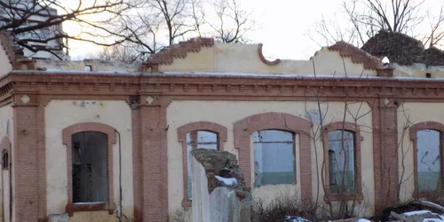 Atelierele fostei Şcoli de Meserii  din Bacău au fost scoase din Patrimoniu şi prădate