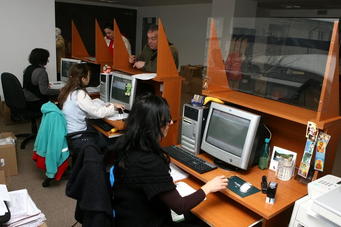 Bugetarii vor primi majorări de salarii de 10%