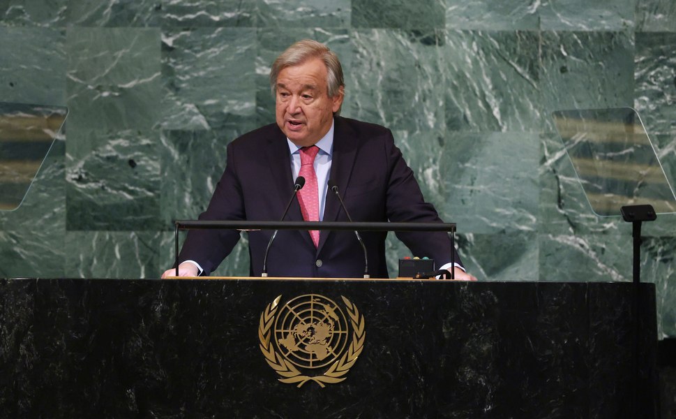 Omenirea, pe „mușchie de cuțit”, în era AI, care ridică amenințarea de război nuclear. Cum vede ONU dezvoltarea tehnologiei de ultimă generație