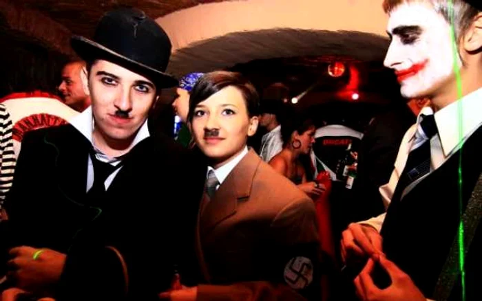 Charlie Chaplin va dansa cu Hitler şi cu Joker de Halloween