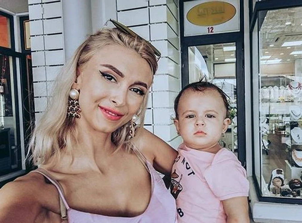 
    Andreea Bălan și George Burcea și-au dus fetițele la spital, în vacanța din MauritiusFoto Instagram  