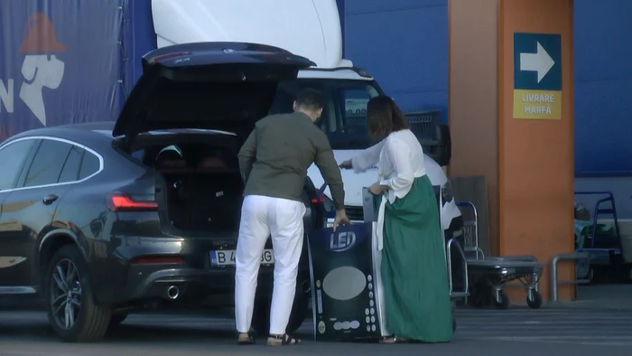 Andreea Marin și iubitul Adrian Brâncoveanu au cumpărat câteva lămpi pentru casă