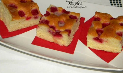 prajitura pufoasa cu zmeura poza 7 jpeg