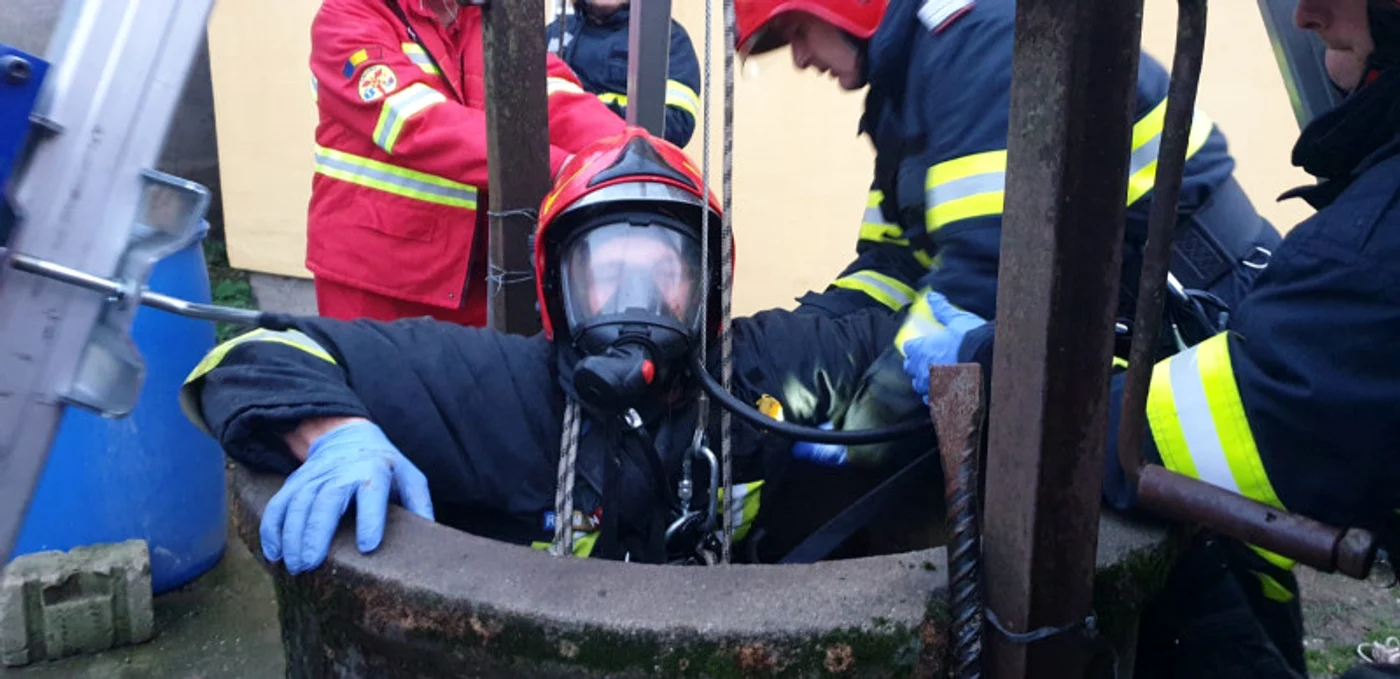 Echipajele ISU au găsit-o pe femeie decedată FOTO ISU Satu Mare