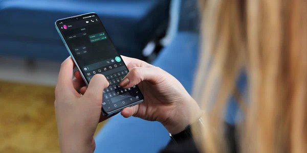 Discuție pe chat în WhatsApp FOTO Shutterstock jpg