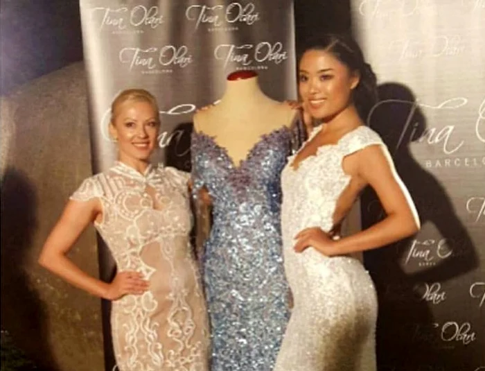 Tina Olari (stânga) şi Helen Zhong, Miss ChinaFoto: Facebook