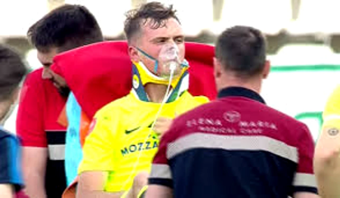 Luca Mihai, scos de pe teren cu masca de oxigen. CAPTURA: Digi Sport