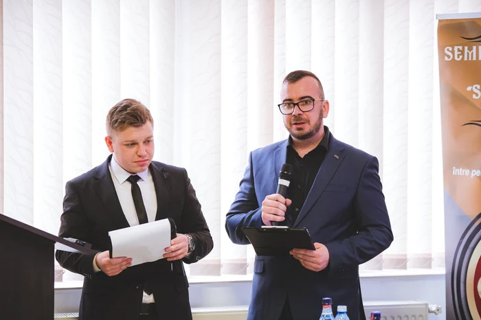 Vasile Postolachi (dr.) a explicat semnificația Sărbătorii Rusaliilor FOTo: arhiva personală V.P.