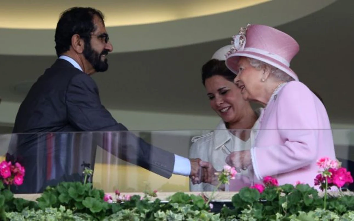 Prinţesa Haya şi soţul ei, şeicul Mohammed bin Rashid Al Maktoum, primiţi de Regina Elisabeta la o vizită în Londra în 2016  FOTO AFP