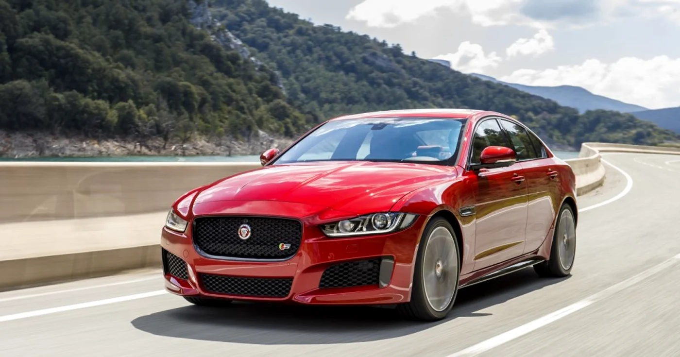 Noul model Jaguar XE.