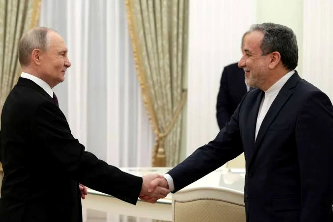 Vladimir Putin și Abbas Araghchi se întâlnesc luni FOTO X /  Kazem Jalali