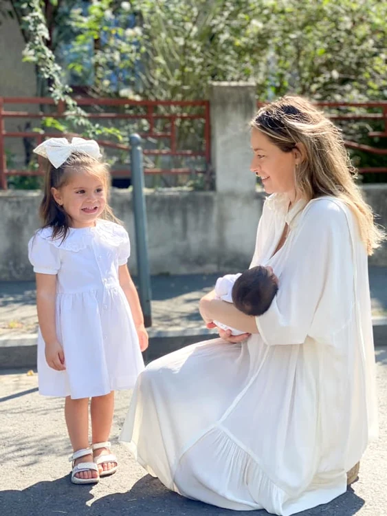 6 laura cosoi si fiicele sale 3 jpg jpeg