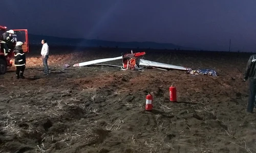 Avionul s a prăbușit pe câmp jpeg