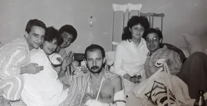 Florian Cristache, la spital (cel din dreapta cu ochelari) Arhiva personala