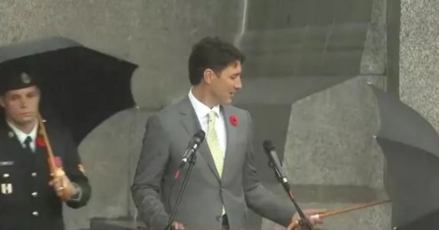 Justin Trudeau sustinand un discurs in ploaie Captura YouTube