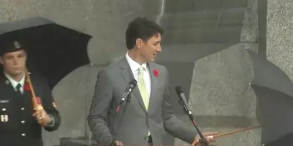 Justin Trudeau sustinand un discurs in ploaie Captura YouTube