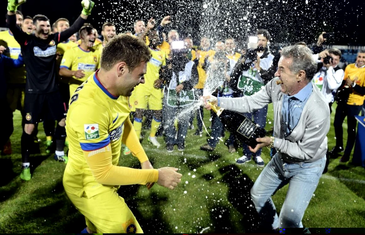 Gigi Becali s-a bucurat cu jucătorii FOTO Sunt Iulian Anghel, editor Adevărul, şi consider că este penibil să specific sursele fotografiilor