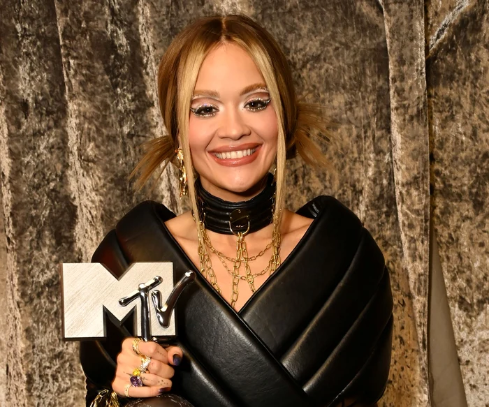 Rita Ora a purtat un costum de cauciuc, spre finalul serii (Foto: Getty Images)