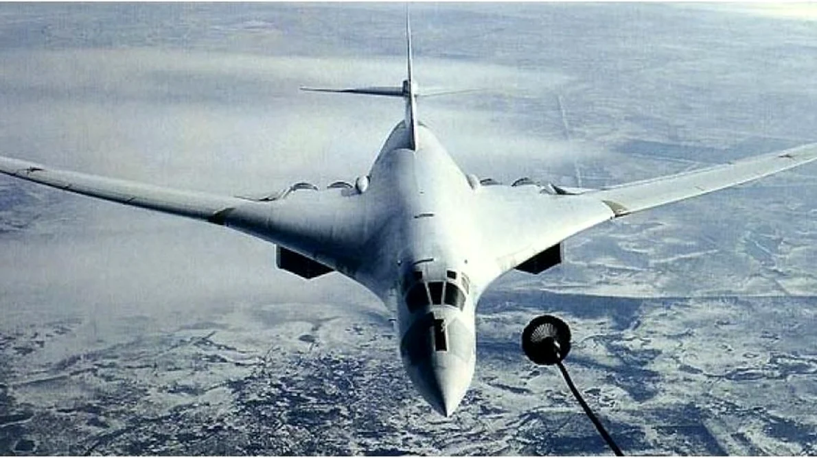 Bombardierul strategic  Tupolev (Tu 160), “vârful de lance” al noii aviaţii militare ruse jpeg