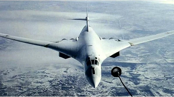 Bombardierul strategic  Tupolev (Tu 160), “vârful de lance” al noii aviaţii militare ruse jpeg