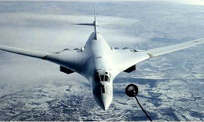 Bombardierul strategic  Tupolev (Tu 160), “vârful de lance” al noii aviaţii militare ruse jpeg
