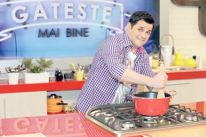 
    De când prezintă o emisiune culinară, a descoperit plăcerea gătitului şi a realizat că «nu are două mâini stângi»  