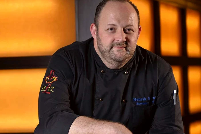 Henrik Sebok e canadian,  dar lucrează de ani  buni în România