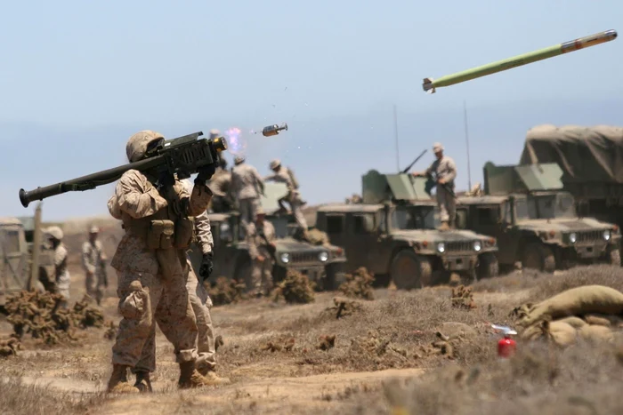 Militari american utlizând un lansator modenrn de rachete antiaerine FOTO Christopher O'Quin, U.S. Marine Corps