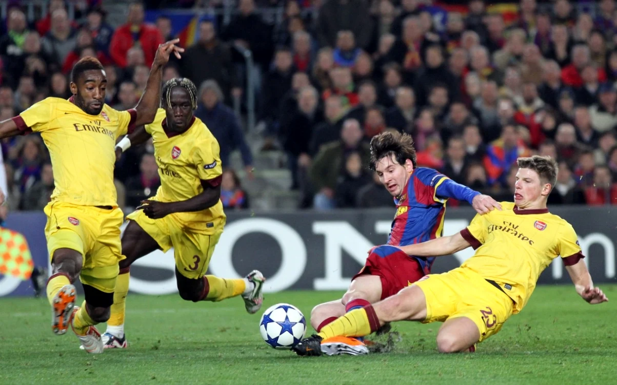 Messi (centru) are şase goluri în partidele cu Arsenal. FOTO: AP
