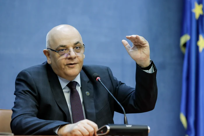 
    Raed Arafat îndeamnă la calm și solidaritatefoto: Inquam Photos / George Calin  