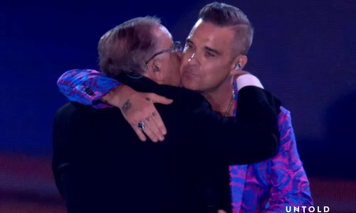 Robbie Williams a cântat alături de tatăl lui pe scena de la Cluj jpeg