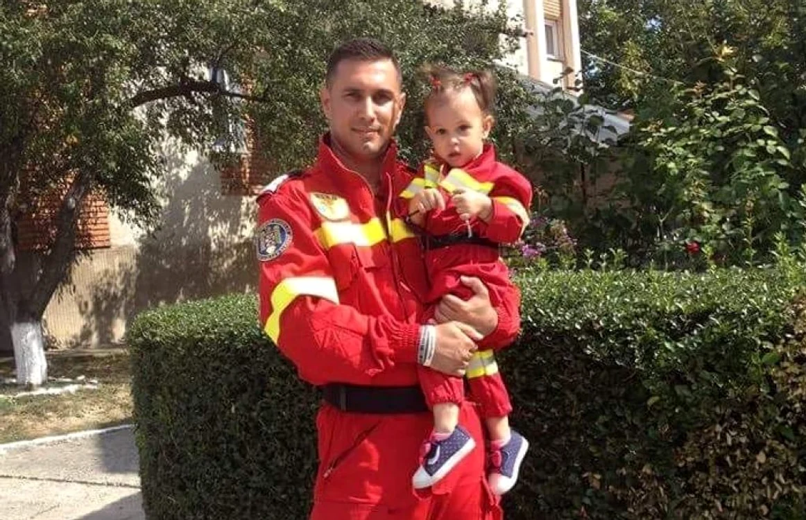 Cristian Cîrciumaru, campionul de la ISU Vâlcea, alături de fetiţa Anastasia FOTO Adevărul