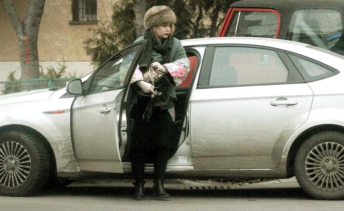 Oana Lis a luat proporţii uriaşe, dar spune că se «meţine» la 90 kg!