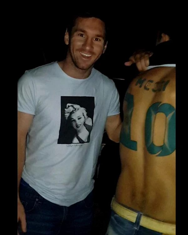 
    Messi şi fanul său  