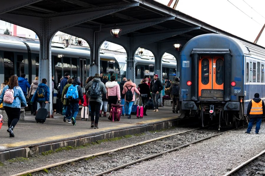 Reduceri pe tren pentru studenți doar cu anumite condiții. CFR anunță de unde pot fi cumpărate bilete