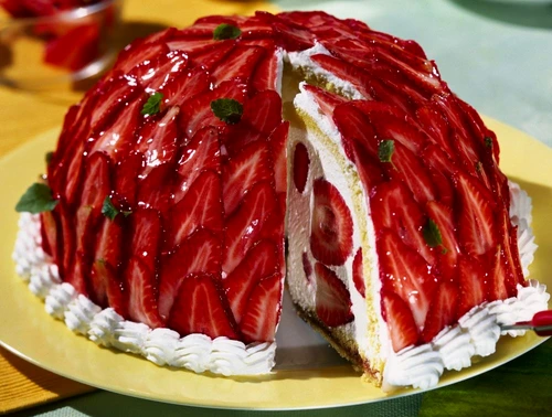Creamy Cake with Strawberries jpeg