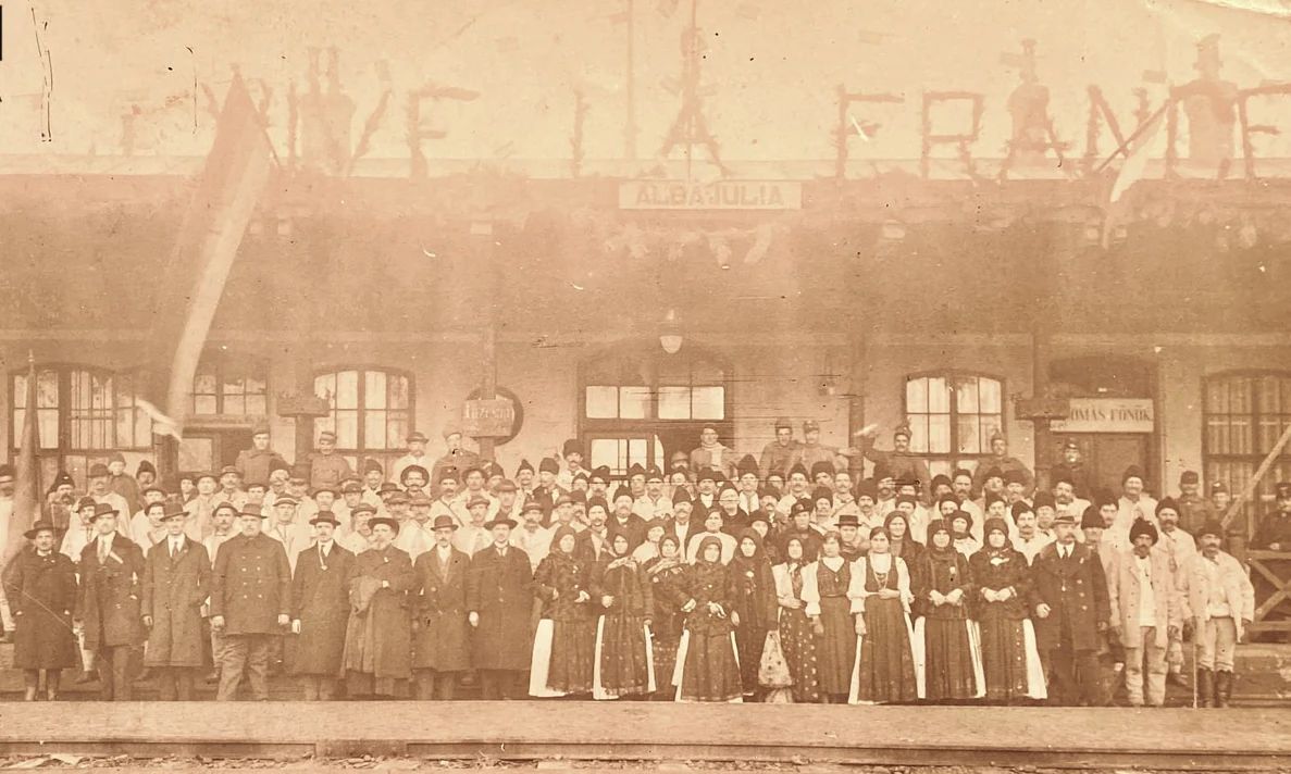 Participanți la Marea Unire de la 1 Decembrie 1918, în Gara din Alba Iulia FOTO Arhivele Naționale