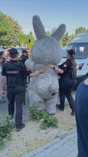 Labubu, Pokemon și Pikachu, mascote reținute la protestul antiguvernamental organizat la Chișinău de prorusul Ilan Șor