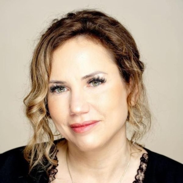 Schimbare la vârful ELCEN. Mirela-Adriana Pavel, desemnată director general, cât Claudiu Crețu rămâne sub control judiciar pentru luare de mită