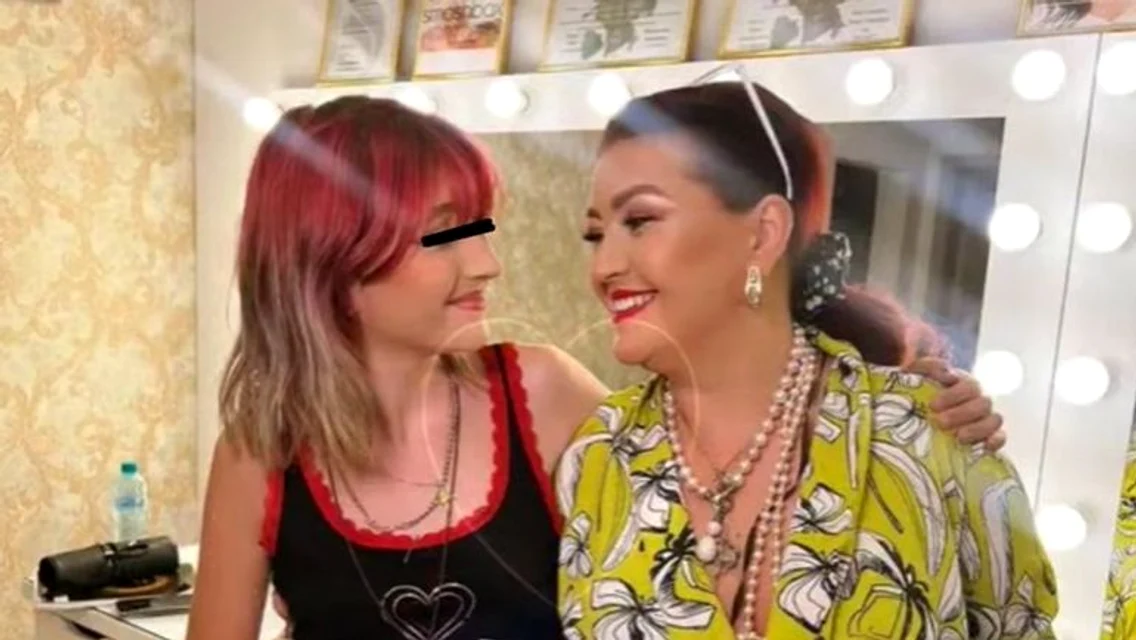 Rona Hartner, alături de fiica sa. Sursă: Facebook