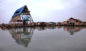 În Makoko există două școli plutitoare jpeg