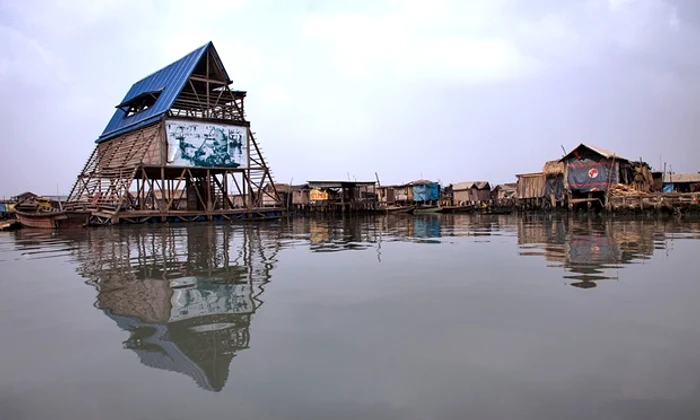 În Makoko există două școli plutitoare