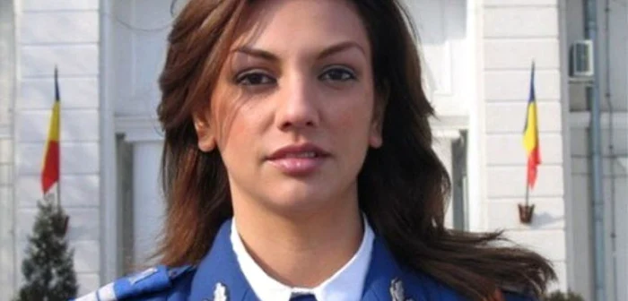 Irina Drăgan, câştigătoarea clasamentului top 10 ţări după cum arată femeile în uniformă, este purtătorul de cuvânt al Jandarmeriei Române