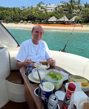 Nick Rădoi adoră un preparat românesc: peștele cu mămăliguță și usturoi foto: Facebook 