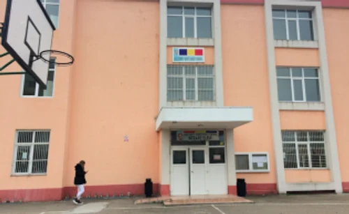 Liceul George Călinescu din Constanţa unde un elev a încercat să se sinucidă aruncându-se de la etaj Foto Sînziana Ionescu