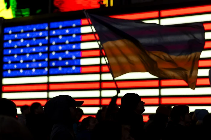 Demonstrație în Times Square în sprijinul Ucrainei la trei ani de la invazie FOTO EPA-EFE