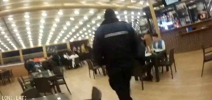 Jandarmii au făcut verificări în restaurantul La Butoaie. Foto: captură video IJJ Argeş